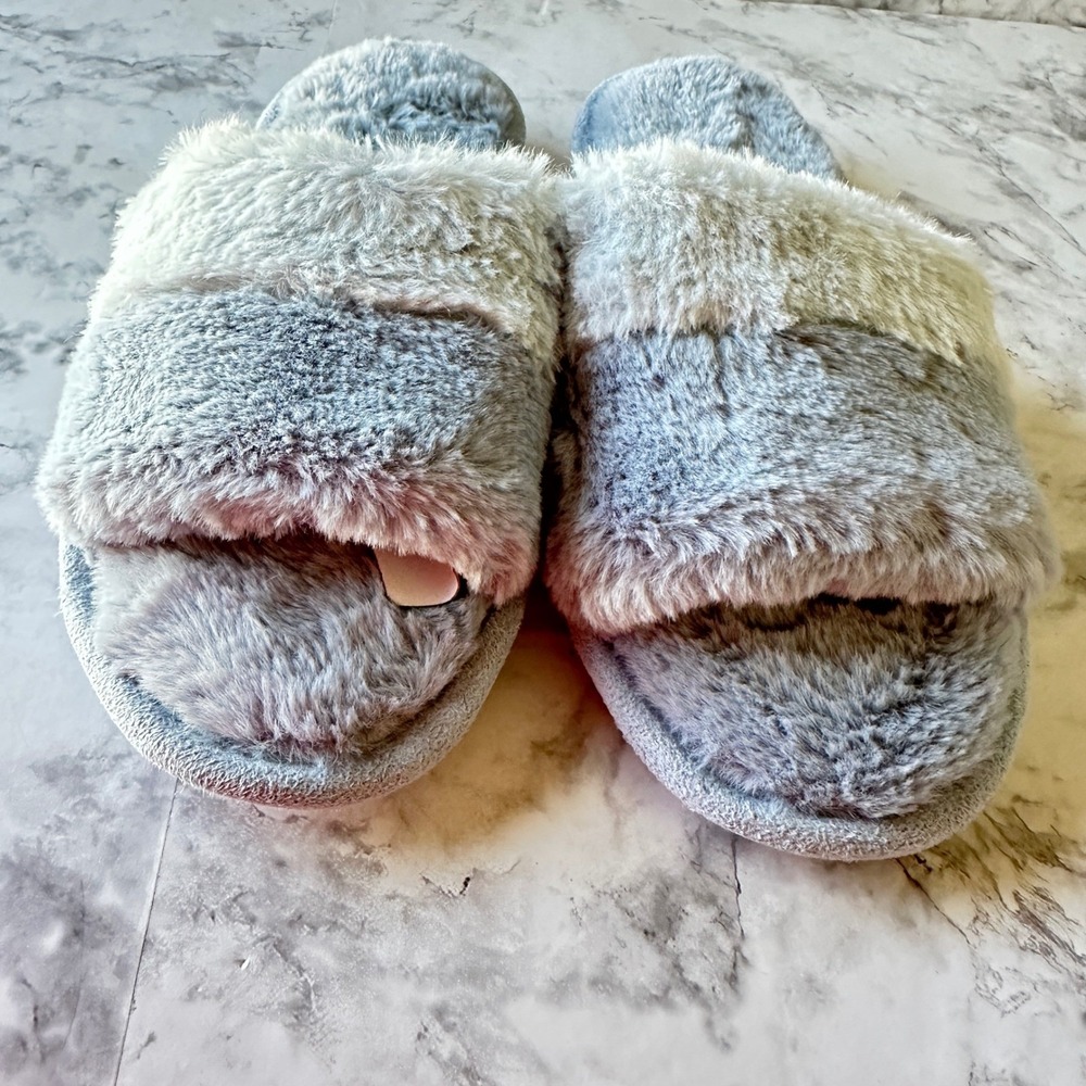 Mia & Tess Womens Faux Fur Slide Slippers Blue Grey White Striped Size M NEW